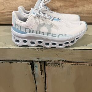 On Running Women's Athletic Shoes in White and Gray